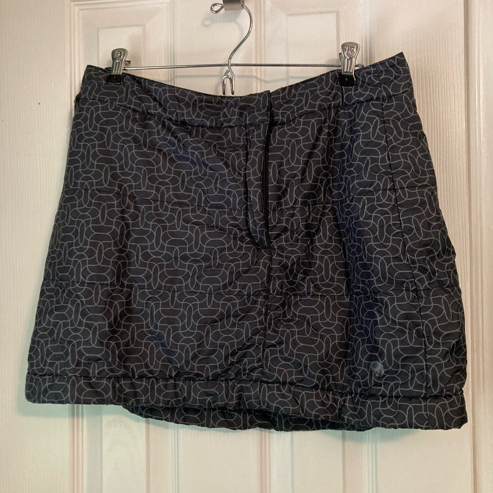 Insulated athletic skirt